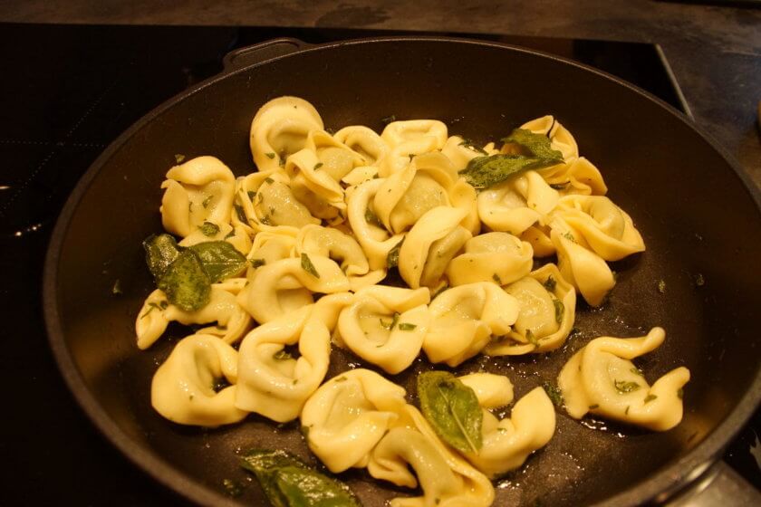 Tortellini in Salbeibutter -einfach und sehr lecker - CUISINE4YOU